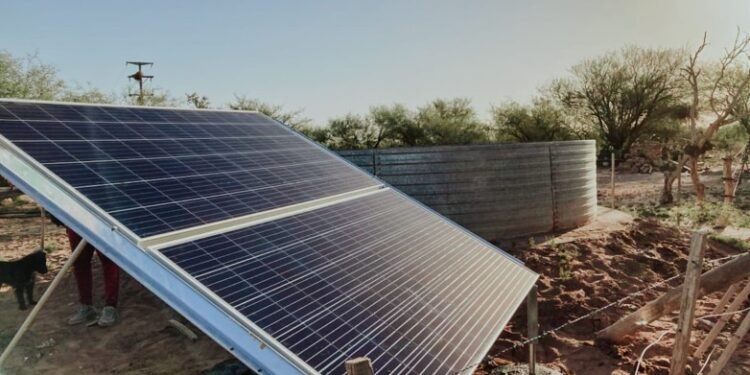 Sitio Ramsar: Ambiente entregó materiales y herramientas para la extracción de agua en 15 pozos