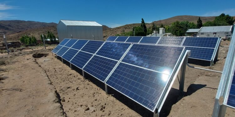 Permer licita dos nuevas mini redes solares para energizar un parque astronómico de Salta y un pueblo rural de Catamarca