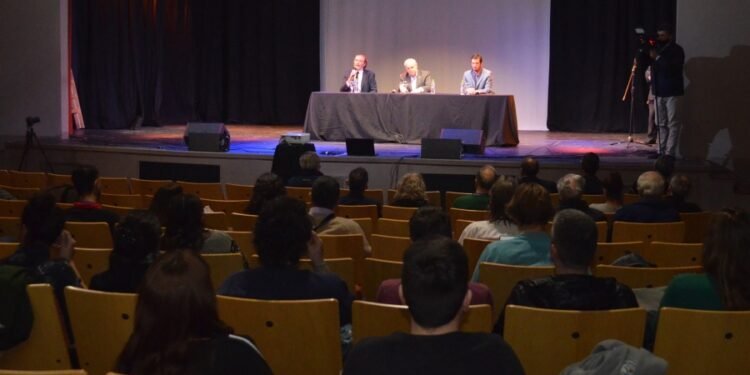 Científicos de distintas partes del mundo debaten sobre el proyecto Llama