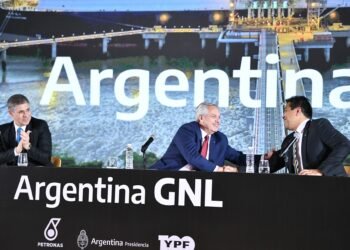 El presidente anunció un acuerdo entre YPF y Petronas para desarrollar una planta productora de GNL que cambiará la matriz energética del país