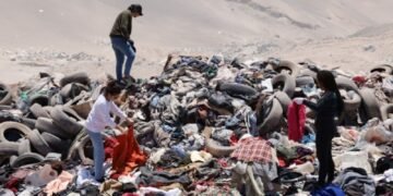 El lado B de la ropa usada: De Atacama a Salta, el basural a cielo abierto generado por el residuo textil